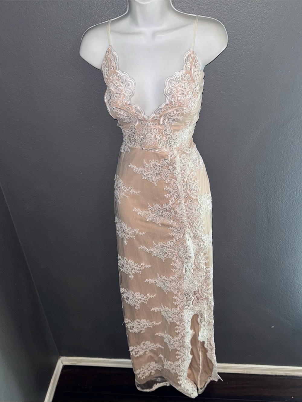 Windsor Nude Lace Maxi Dress with White Appliqué - Picture 2 of 9